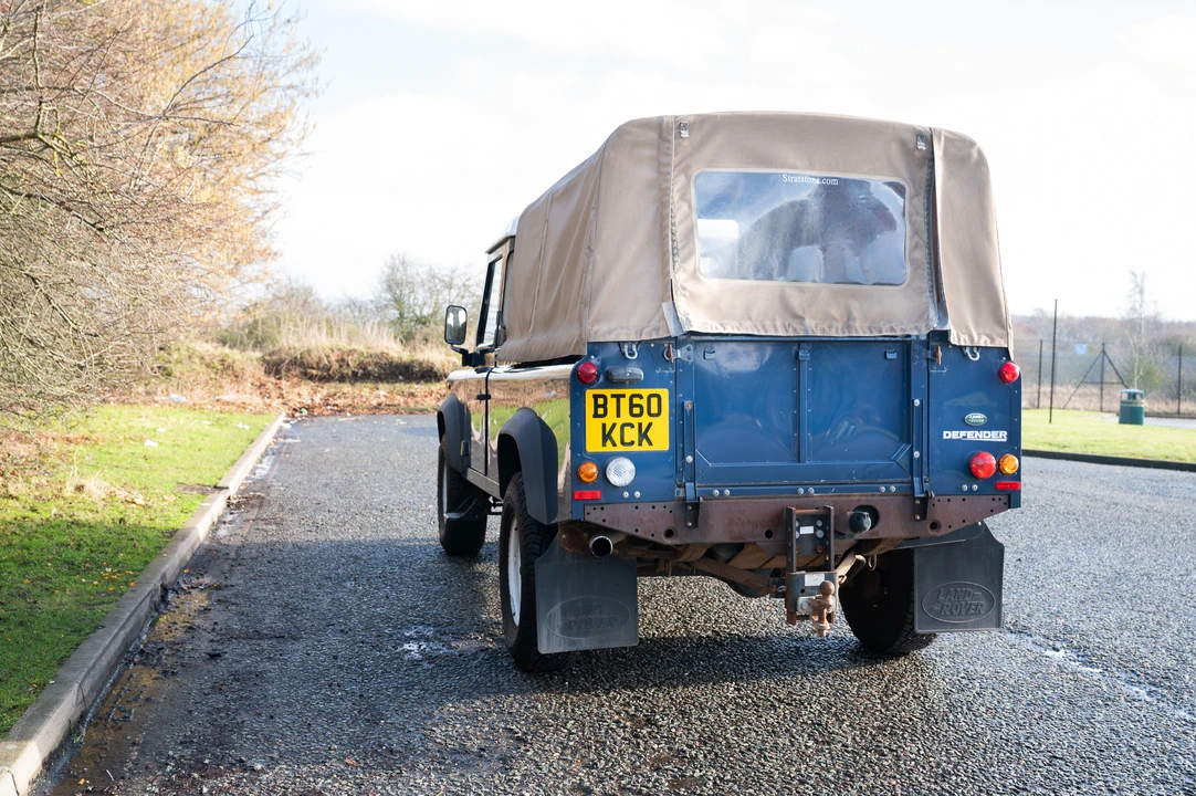 2011 Land Rover Defender 110 - Image 14 of 31
