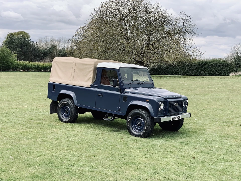 2011 Land Rover Defender 110 - Image 17 of 31
