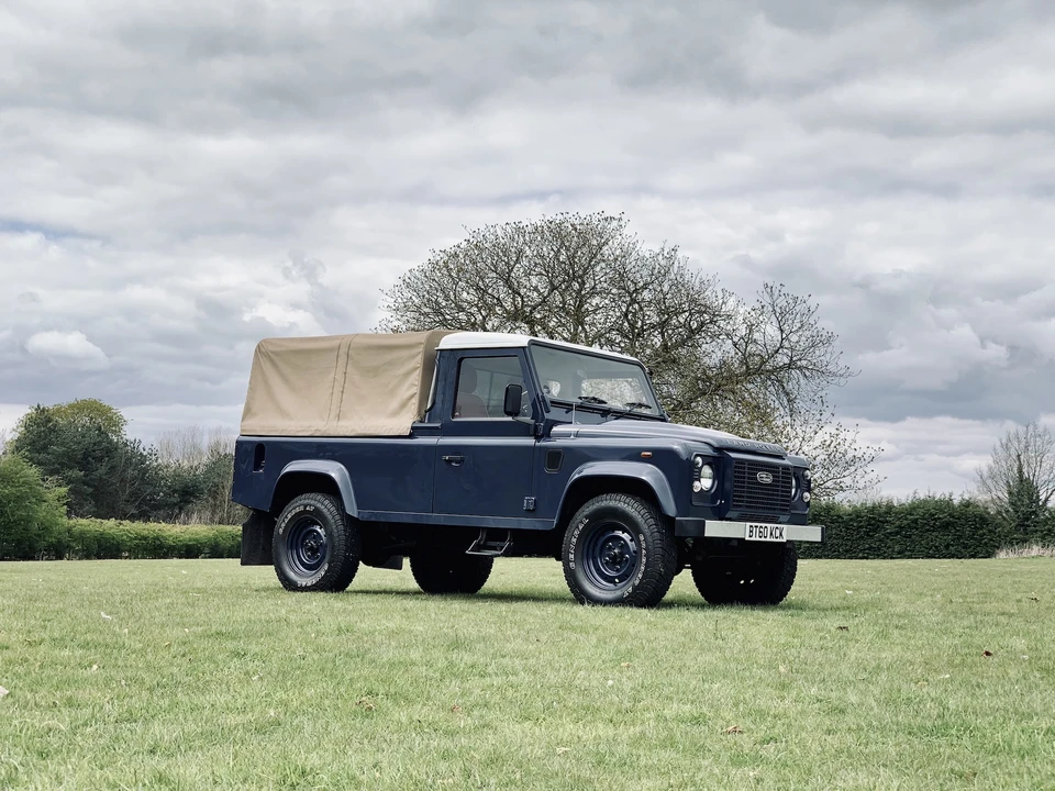 2011 Land Rover Defender 110 - Image 19 of 31