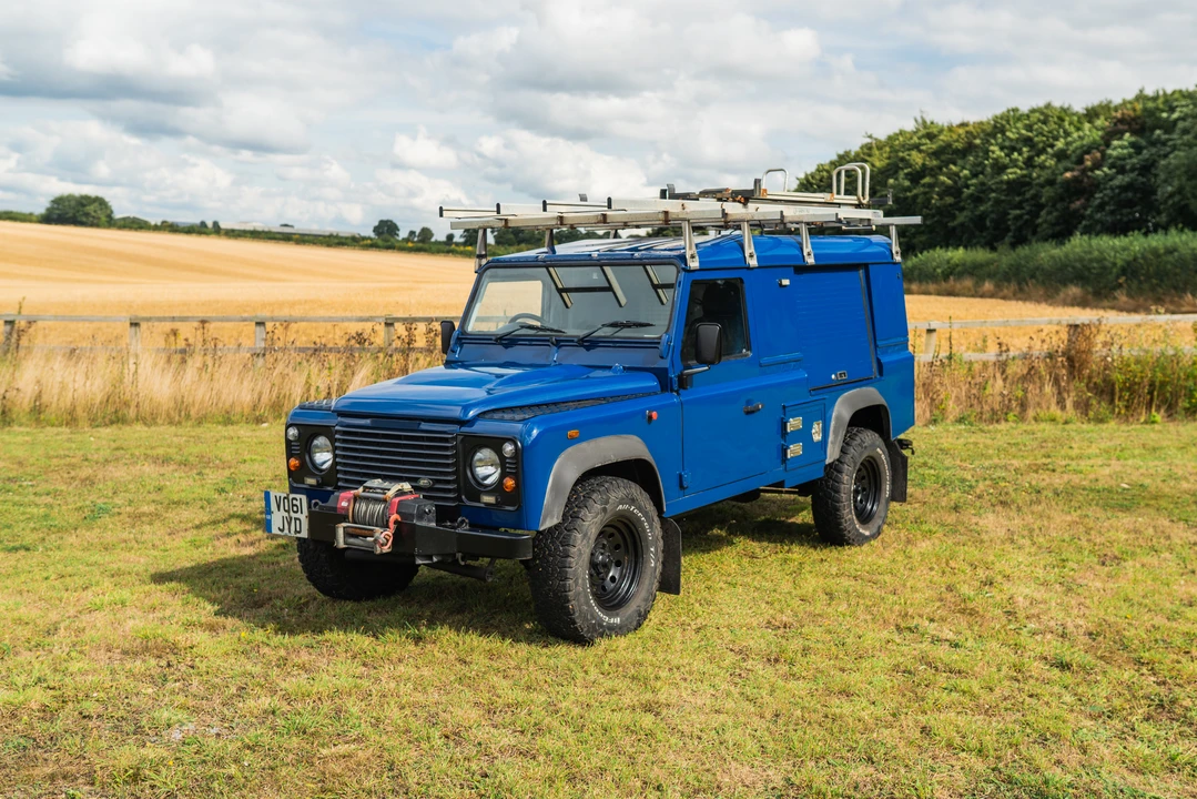 2011 Land Rover Defender 110 - Image 10 of 31