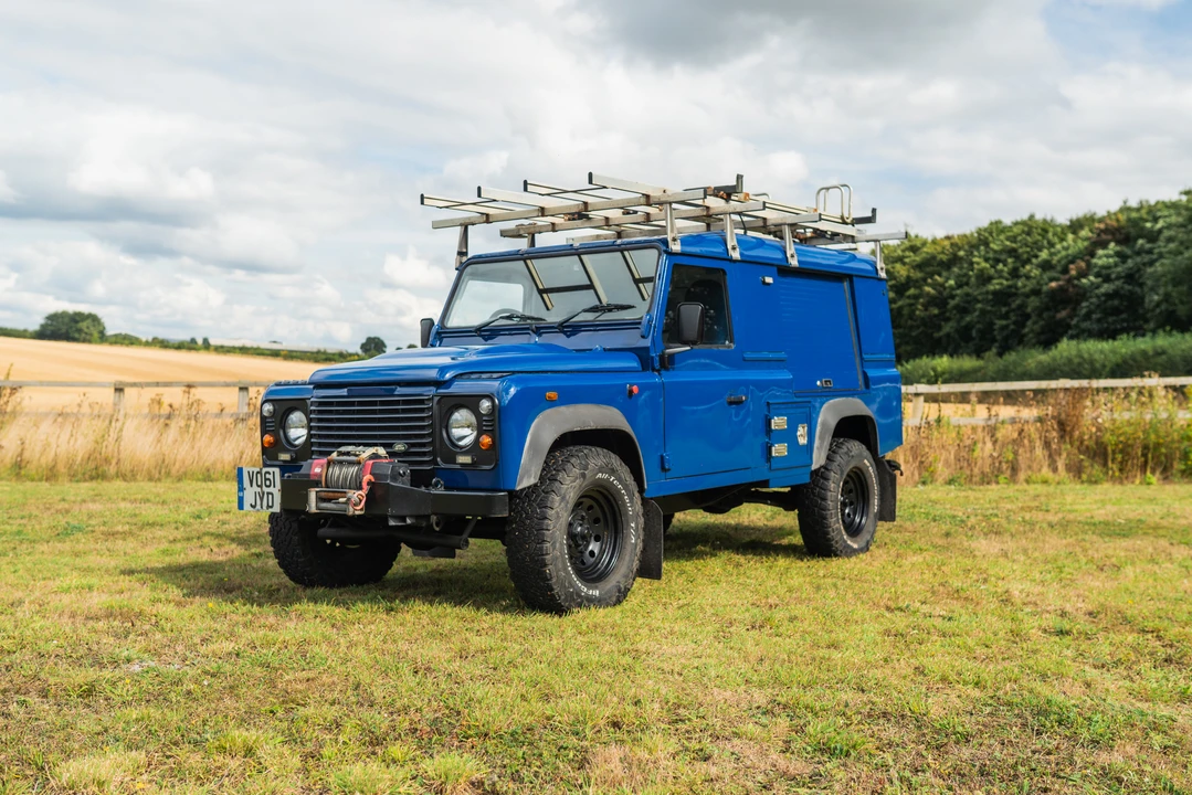 2011 Land Rover Defender 110 - Image 14 of 31