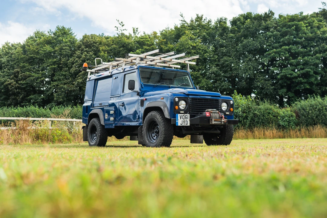2011 Land Rover Defender 110 - Image 16 of 31
