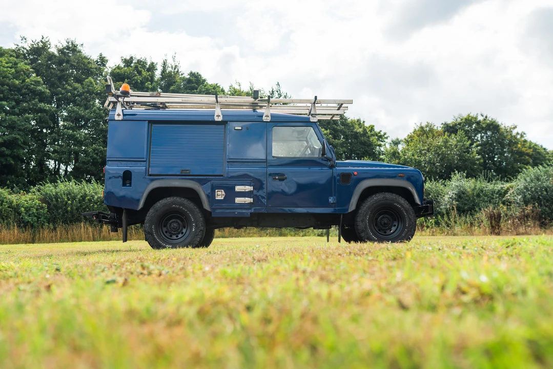 2011 Land Rover Defender 110 - Image 5 of 31