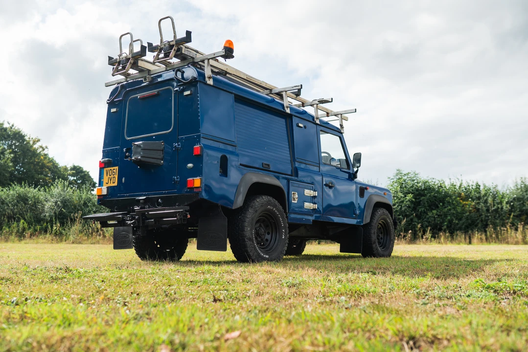 2011 Land Rover Defender 110 - Image 19 of 31