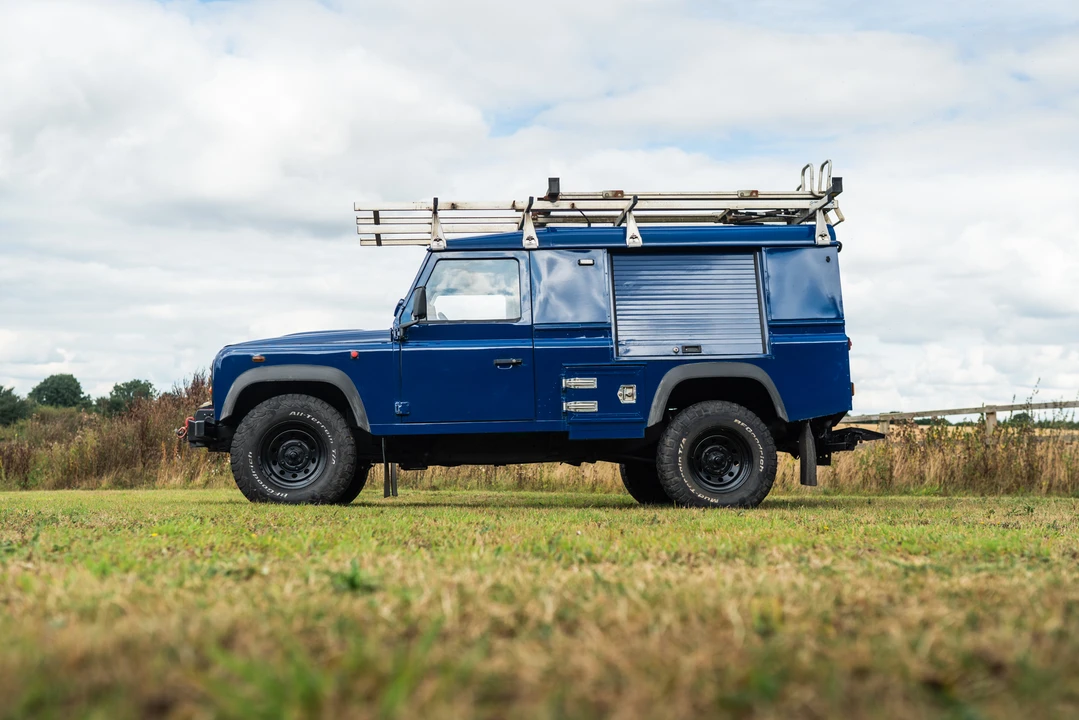 2011 Land Rover Defender 110 - Image 9 of 31
