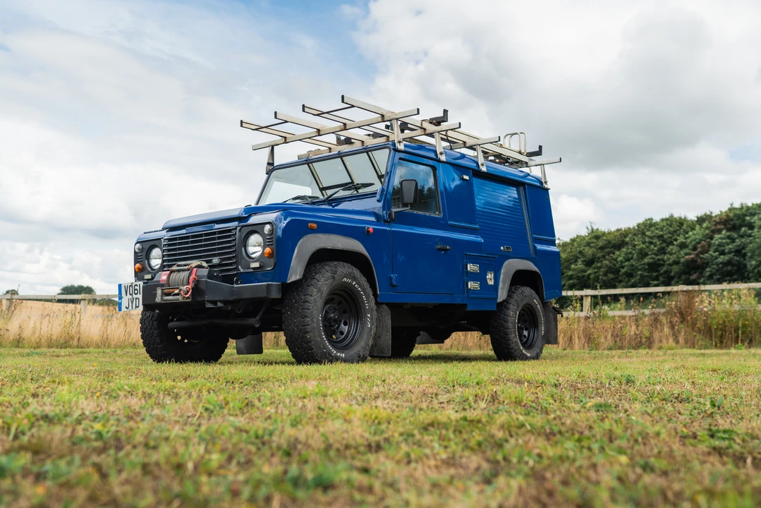 2011 Land Rover Defender 110 - Image 23 of 31