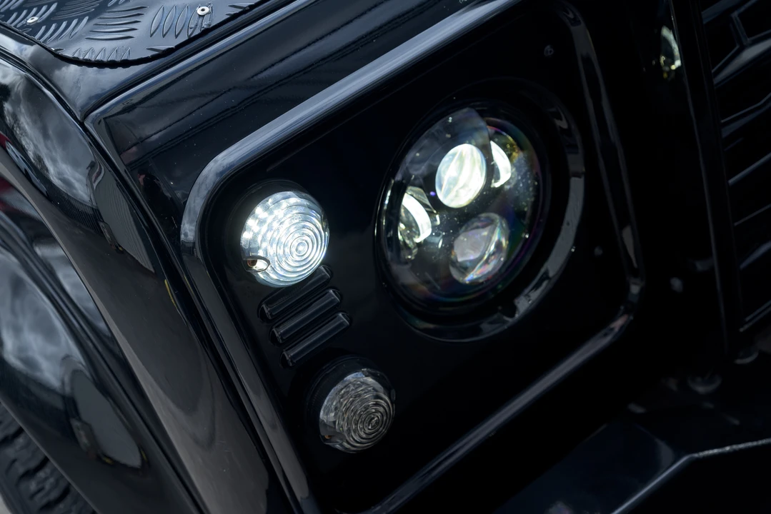 2011 Land Rover Defender 110 - Image 13 of 31