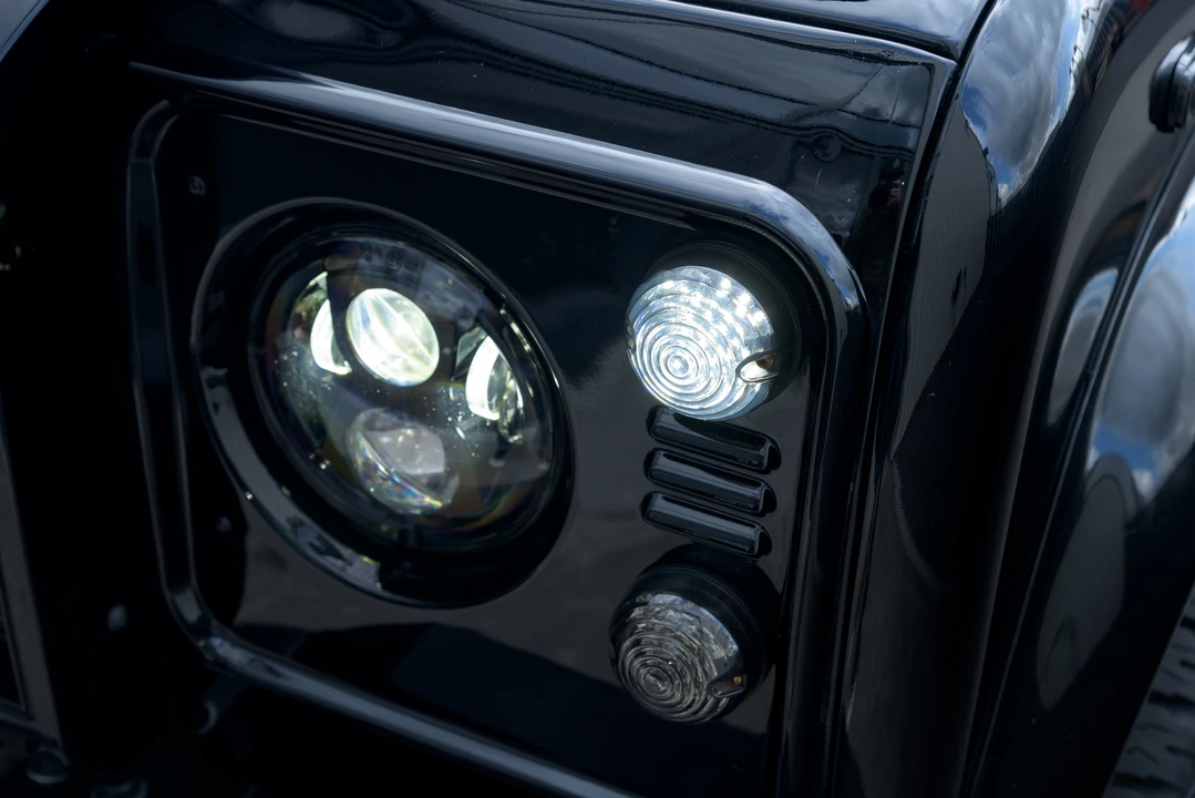 2011 Land Rover Defender 110 - Image 14 of 31