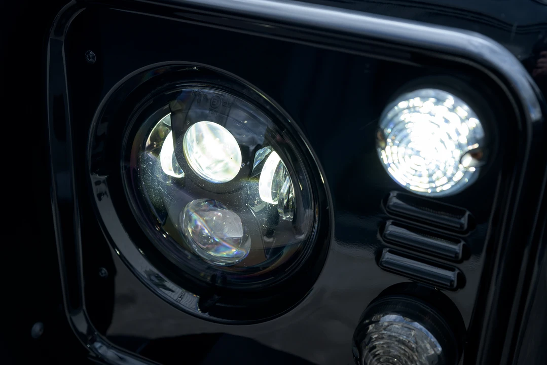 2011 Land Rover Defender 110 - Image 16 of 31