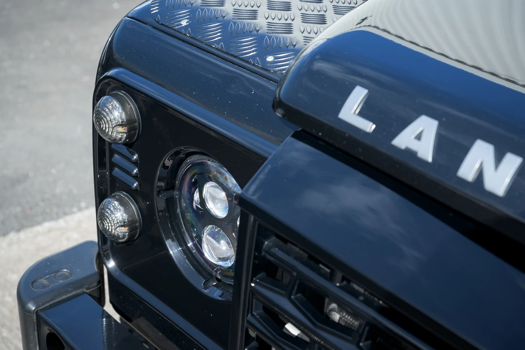 2011 Land Rover Defender 110 - Image 15 of 31