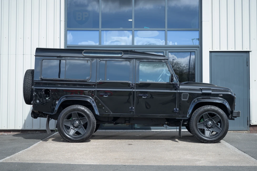 2011 Land Rover Defender 110 - Image 5 of 31