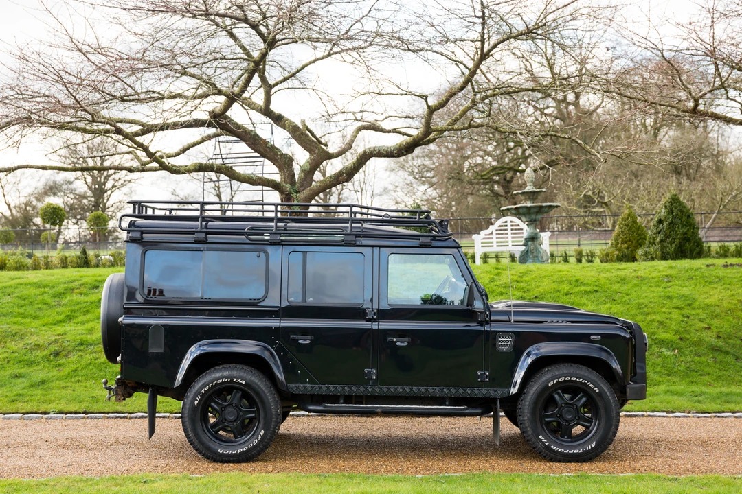 2011 Land Rover Defender 110 - Image 10 of 31