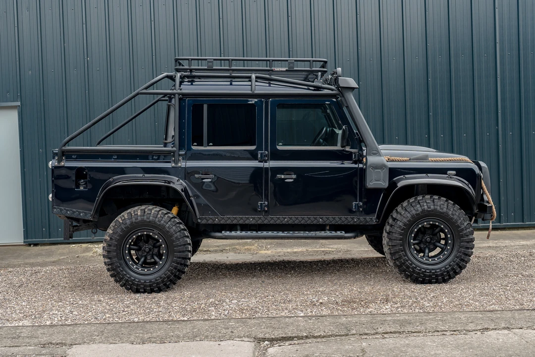 2011 Land Rover Defender 110 - Image 5 of 31