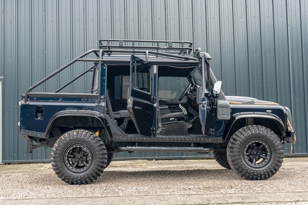 2011 Land Rover Defender 110 - Image 18 of 31