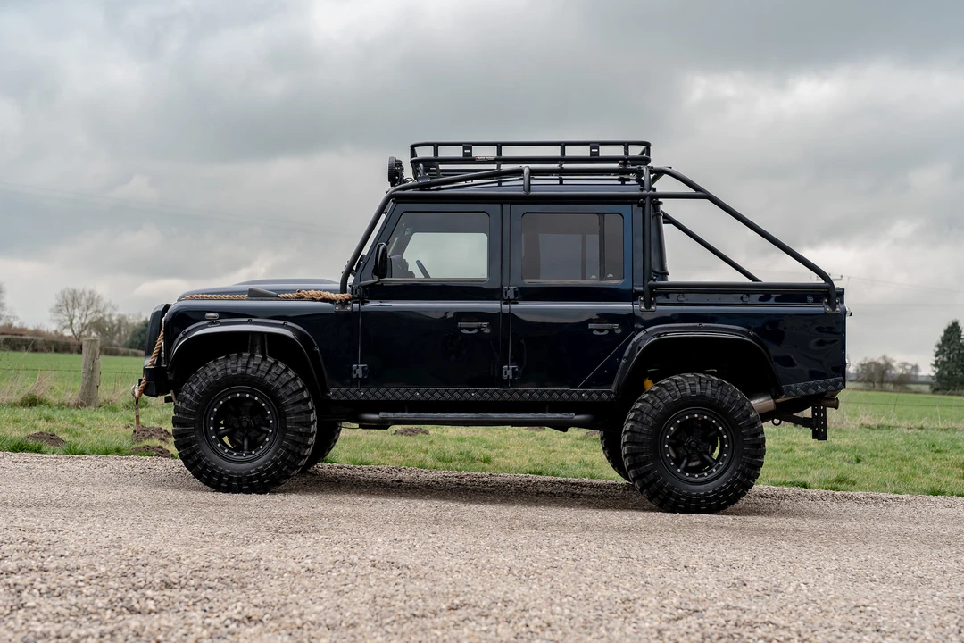 2011 Land Rover Defender 110 - Image 9 of 31