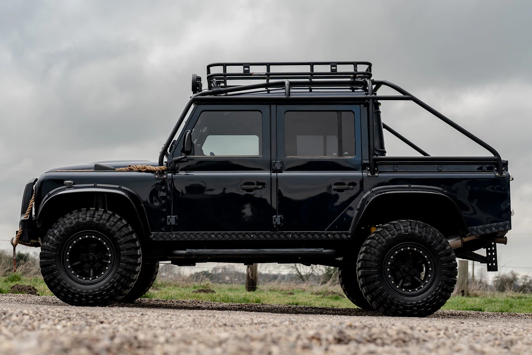 2011 Land Rover Defender 110 - Image 16 of 31