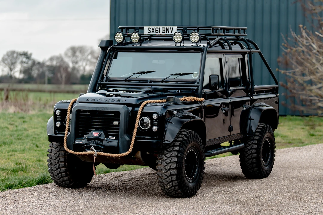 2011 Land Rover Defender 110 - Image 19 of 31