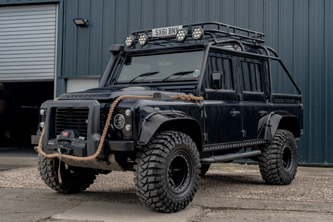 2011 Land Rover Defender 110 - Image 17 of 31
