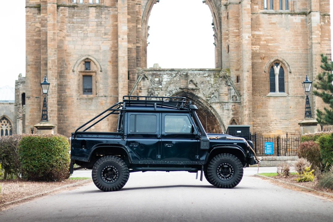 2011 Land Rover Defender 110 - Image 16 of 31
