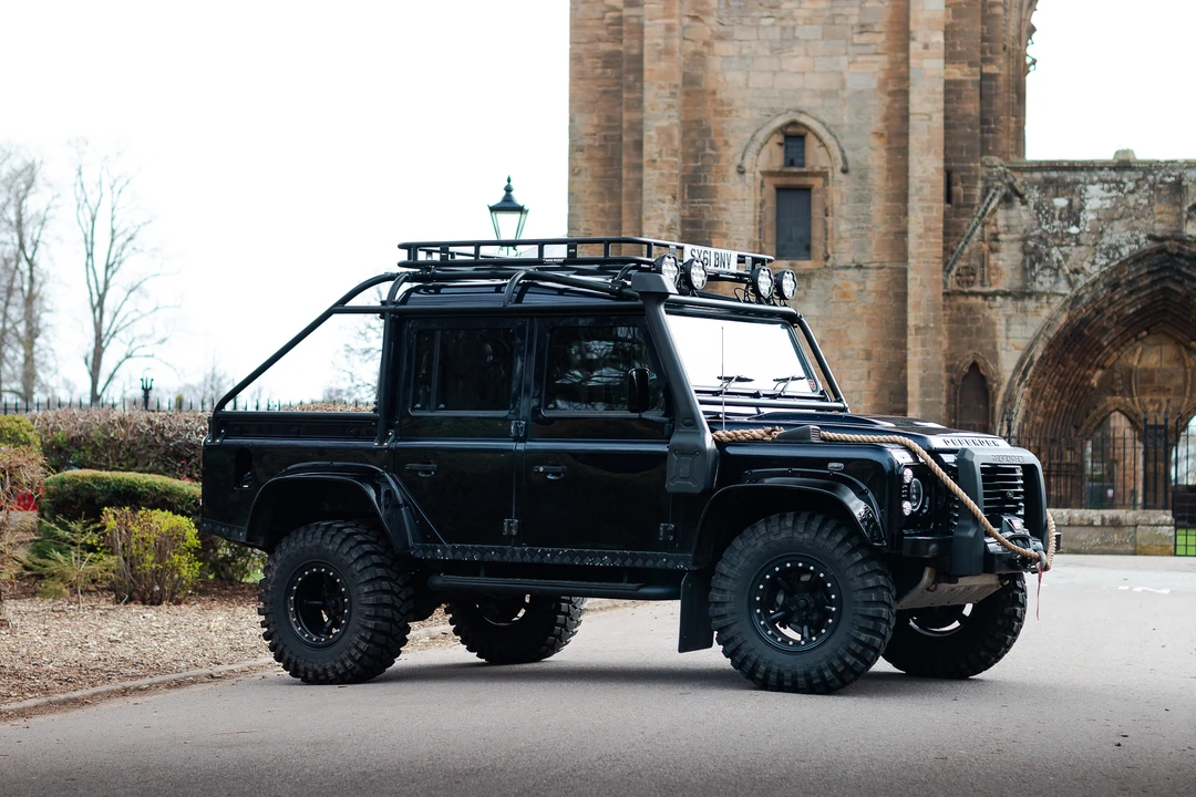 2011 Land Rover Defender 110 - Image 14 of 31
