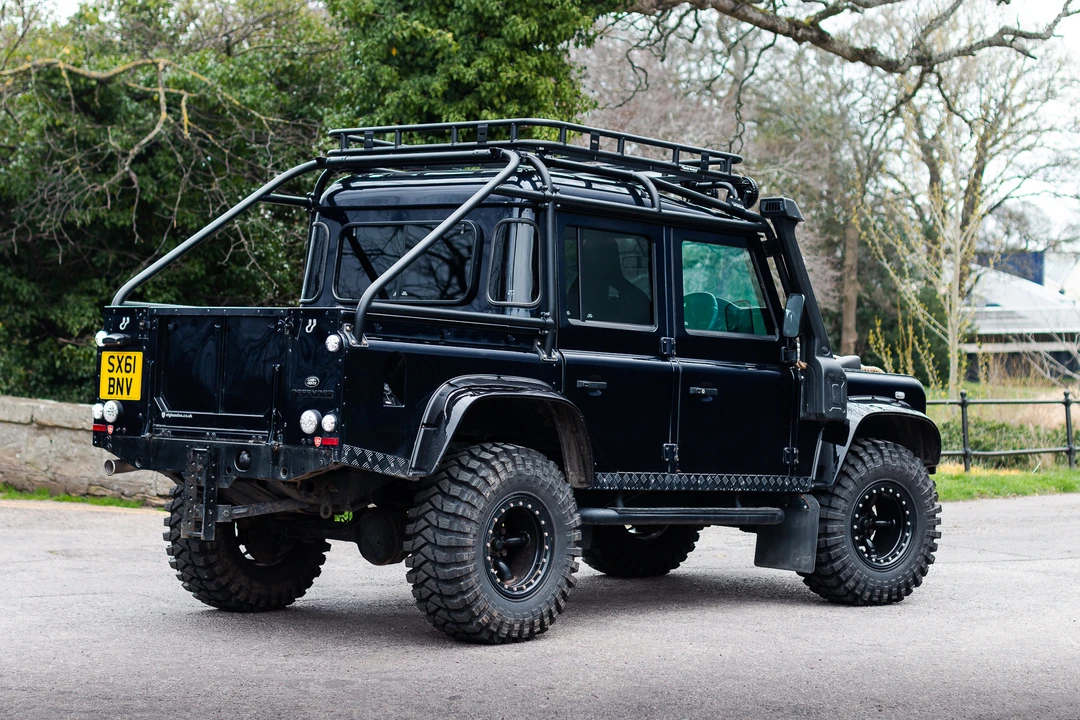 2011 Land Rover Defender 110 - Image 18 of 31