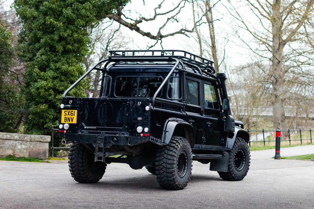 2011 Land Rover Defender 110 - Image 19 of 31