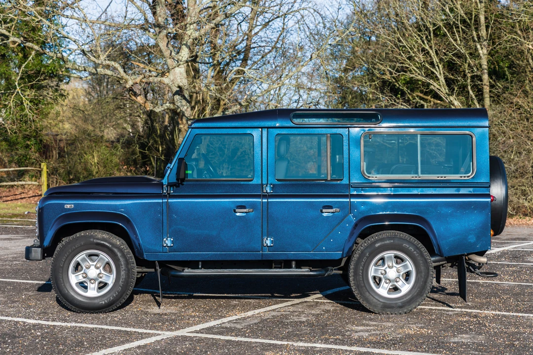2011 Land Rover Defender 110 - Image 5 of 31