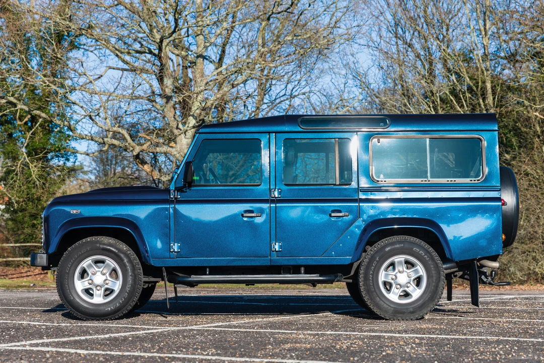 2011 Land Rover Defender 110 - Image 13 of 31