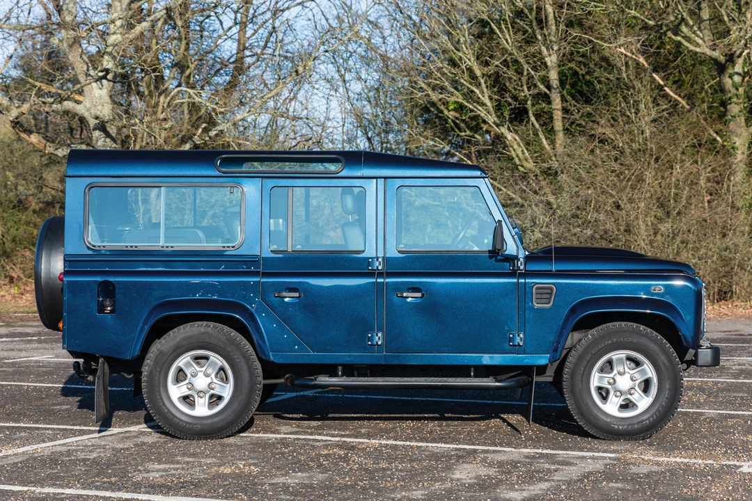 2011 Land Rover Defender 110 - Image 9 of 31