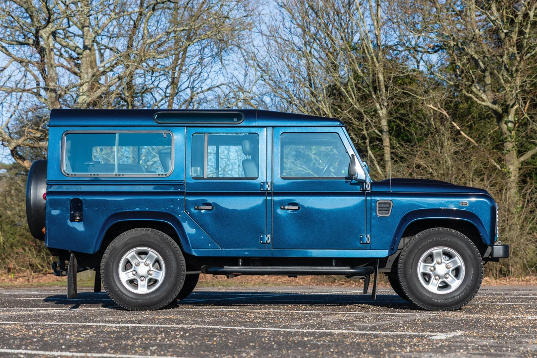2011 Land Rover Defender 110 - Image 17 of 31
