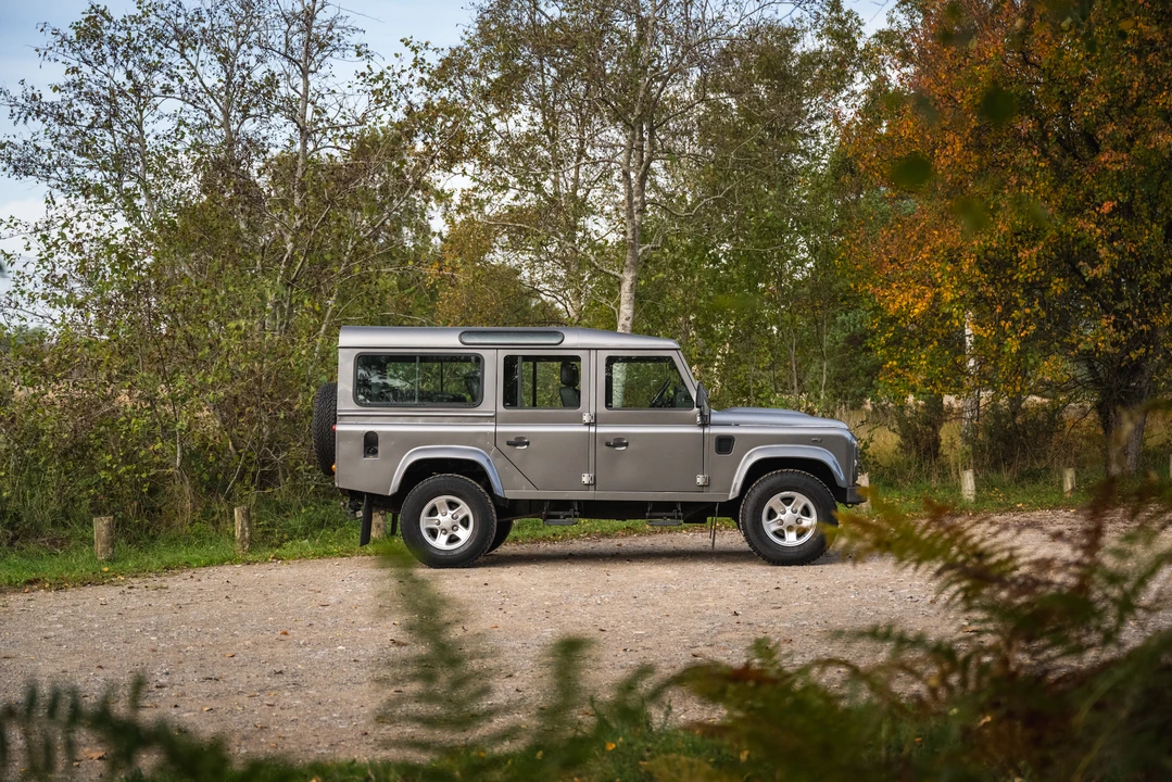 2011 Land Rover Defender 110 - Image 12 of 31