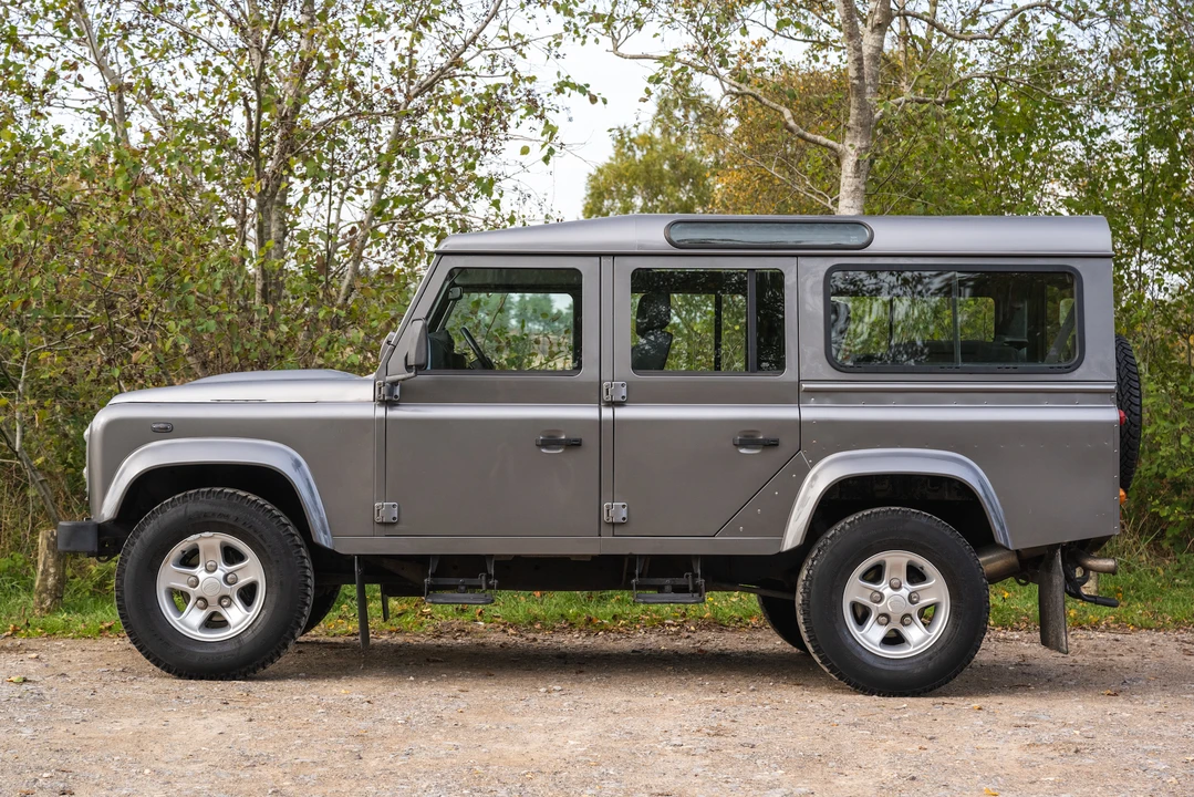 2011 Land Rover Defender 110 - Image 5 of 31