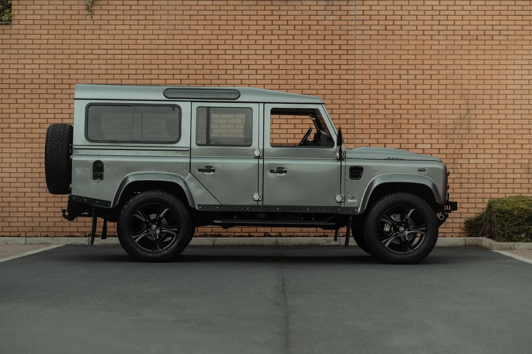 2011 Land Rover Defender 110 - Image 9 of 31