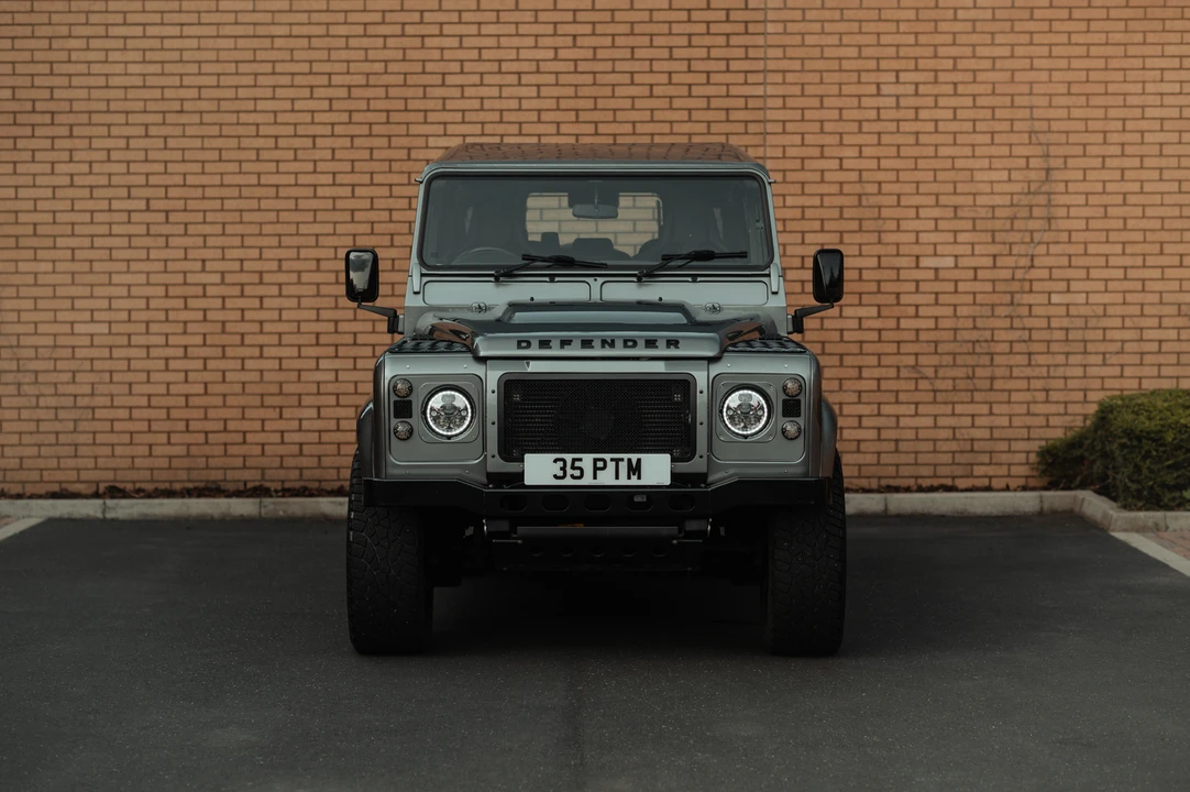 2011 Land Rover Defender 110 - Image 11 of 31