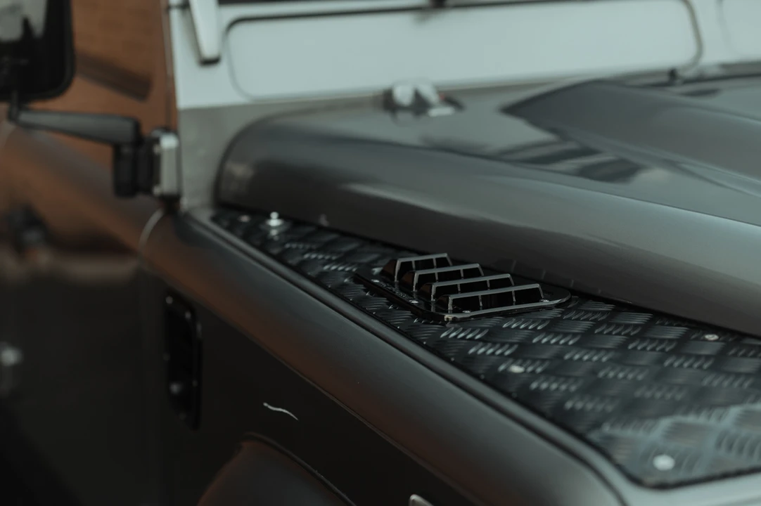 2011 Land Rover Defender 110 - Image 25 of 31
