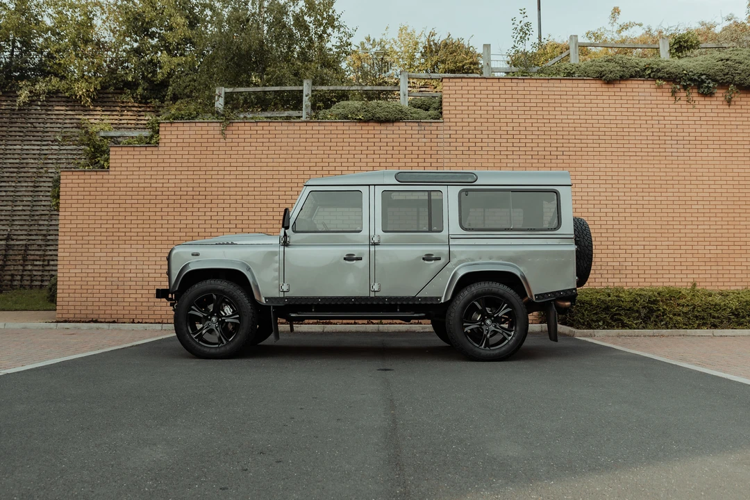 2011 Land Rover Defender 110 - Image 13 of 31