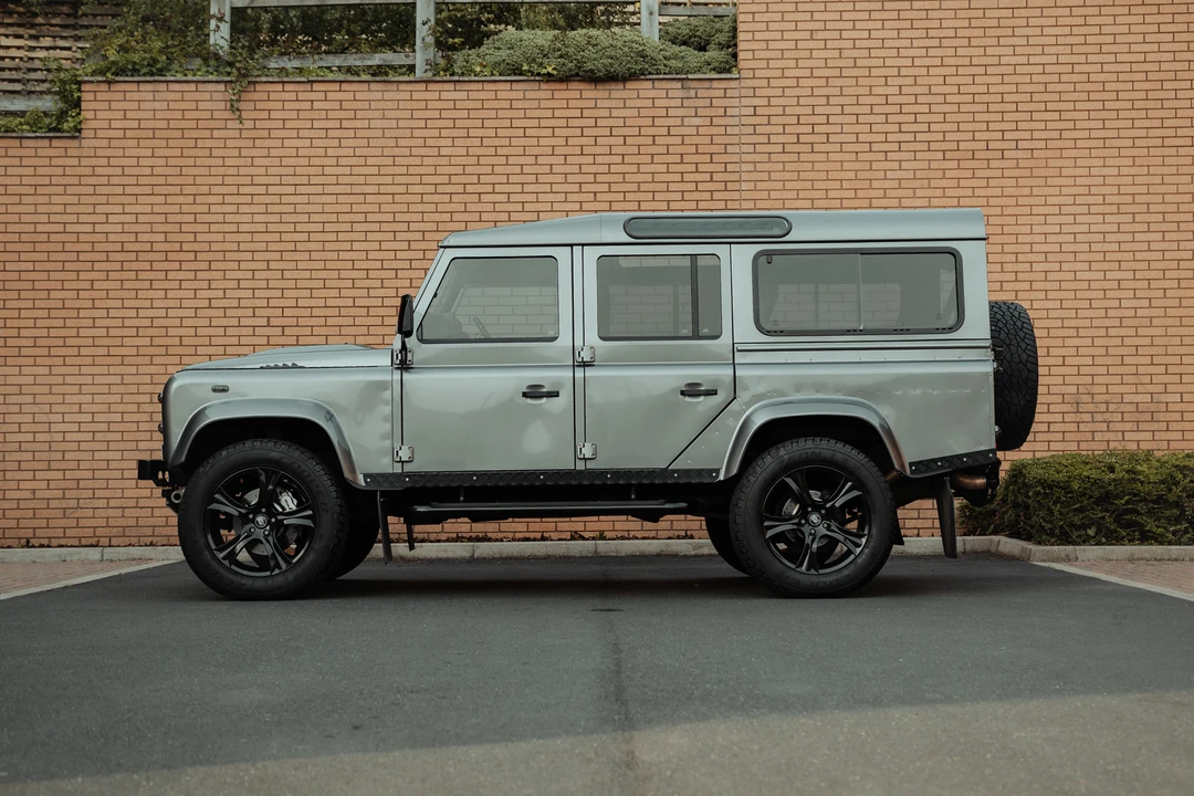 2011 Land Rover Defender 110 - Image 5 of 31