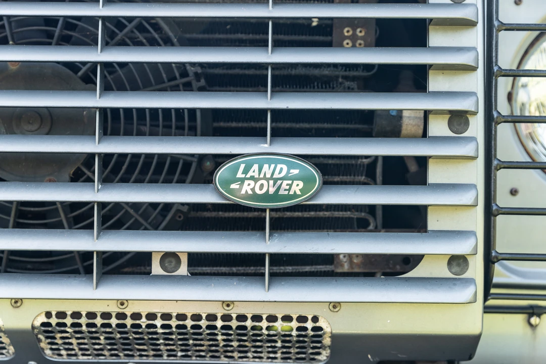 2011 Land Rover Defender 110 - Image 25 of 31
