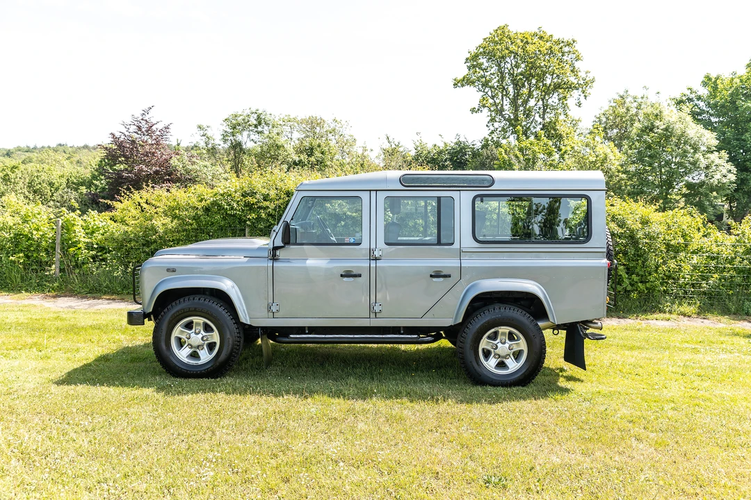 2011 Land Rover Defender 110 - Image 12 of 31