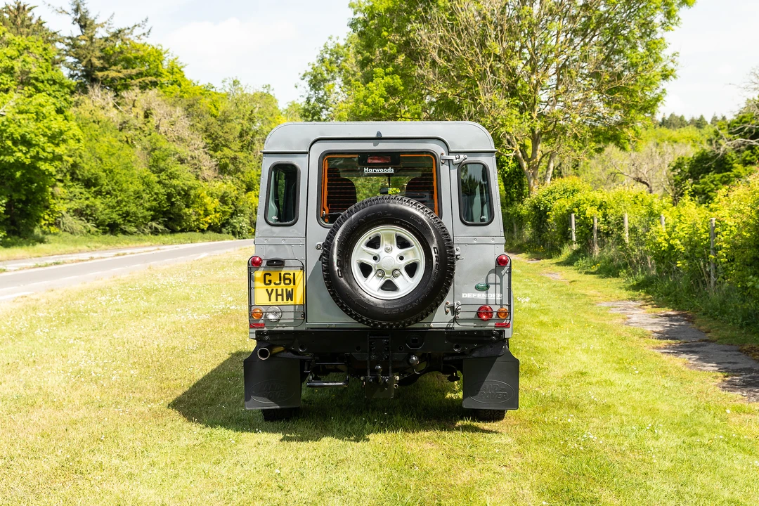 2011 Land Rover Defender 110 - Image 14 of 31