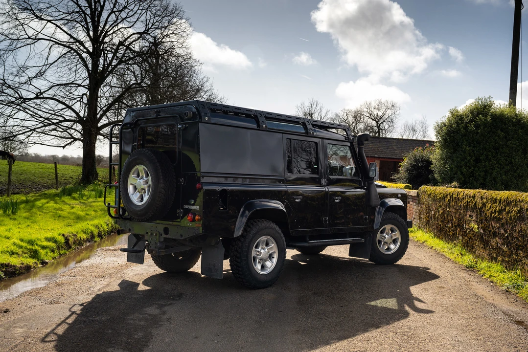 2011 Land Rover Defender 110 - Image 16 of 31