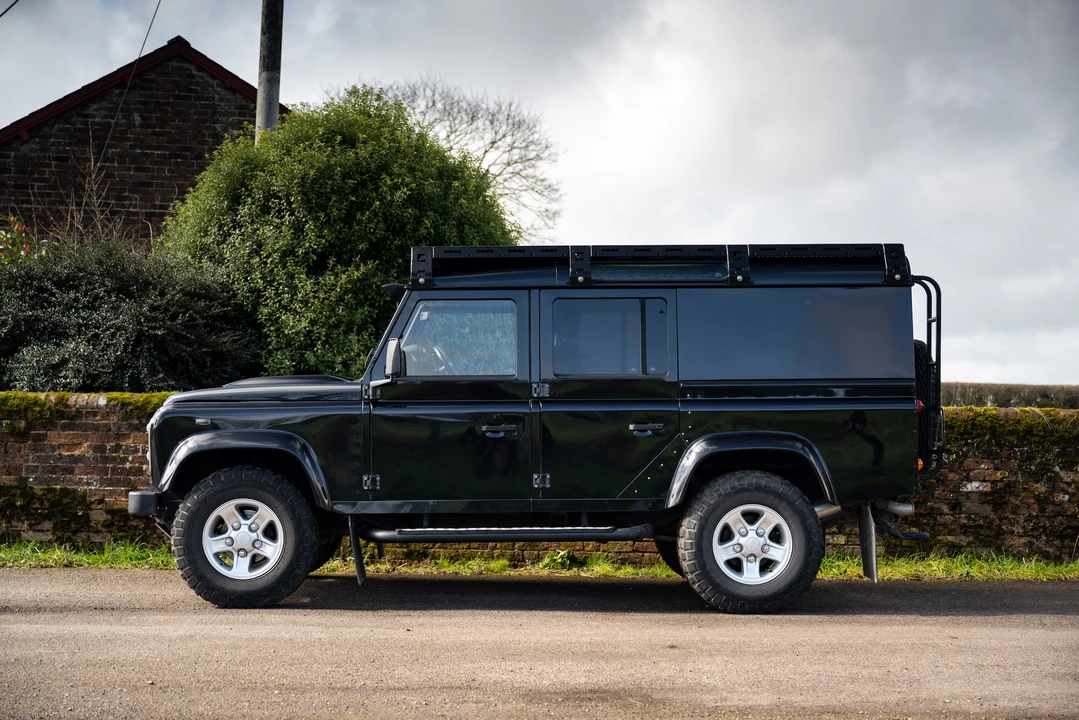 2011 Land Rover Defender 110 - Image 9 of 31