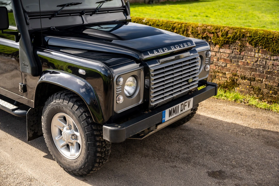 2011 Land Rover Defender 110 - Image 19 of 31