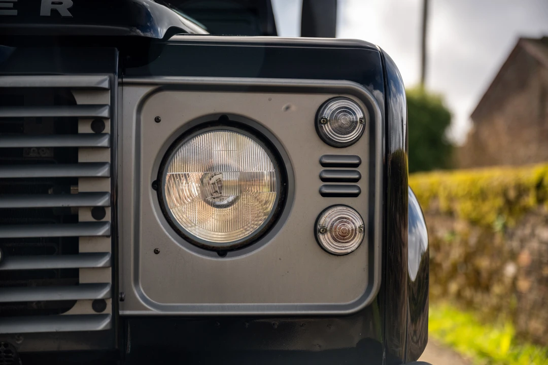 2011 Land Rover Defender 110 - Image 25 of 31