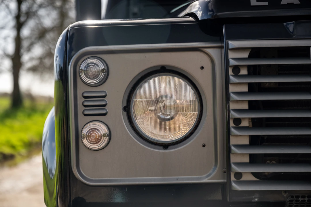 2011 Land Rover Defender 110 - Image 26 of 31