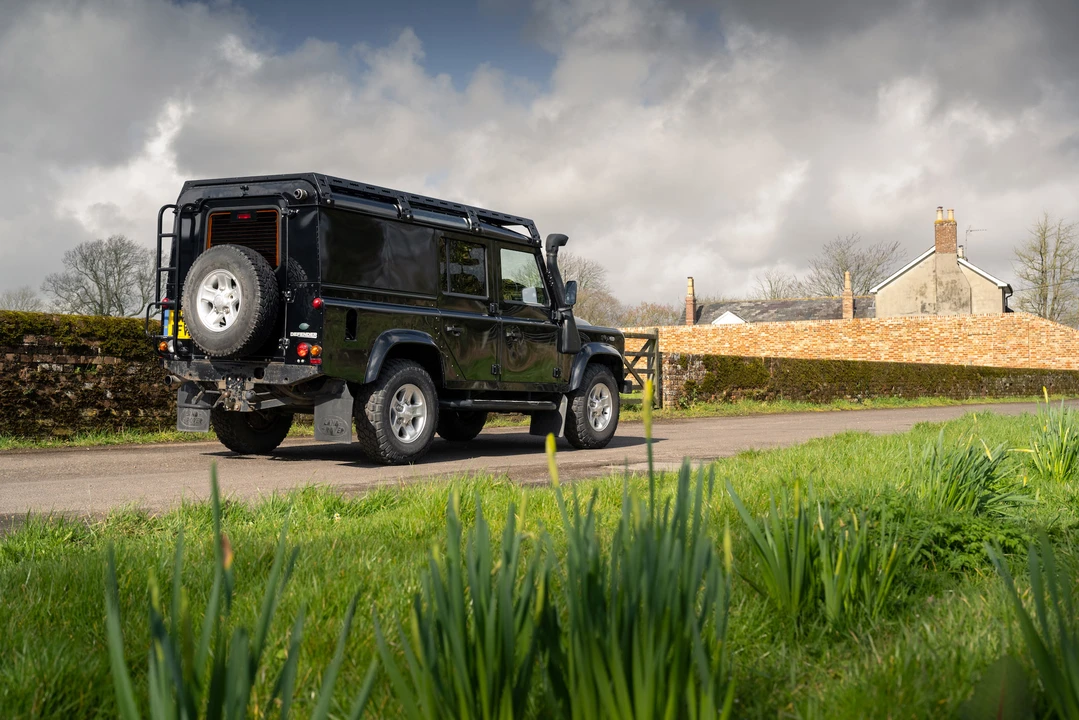 2011 Land Rover Defender 110 - Image 15 of 31