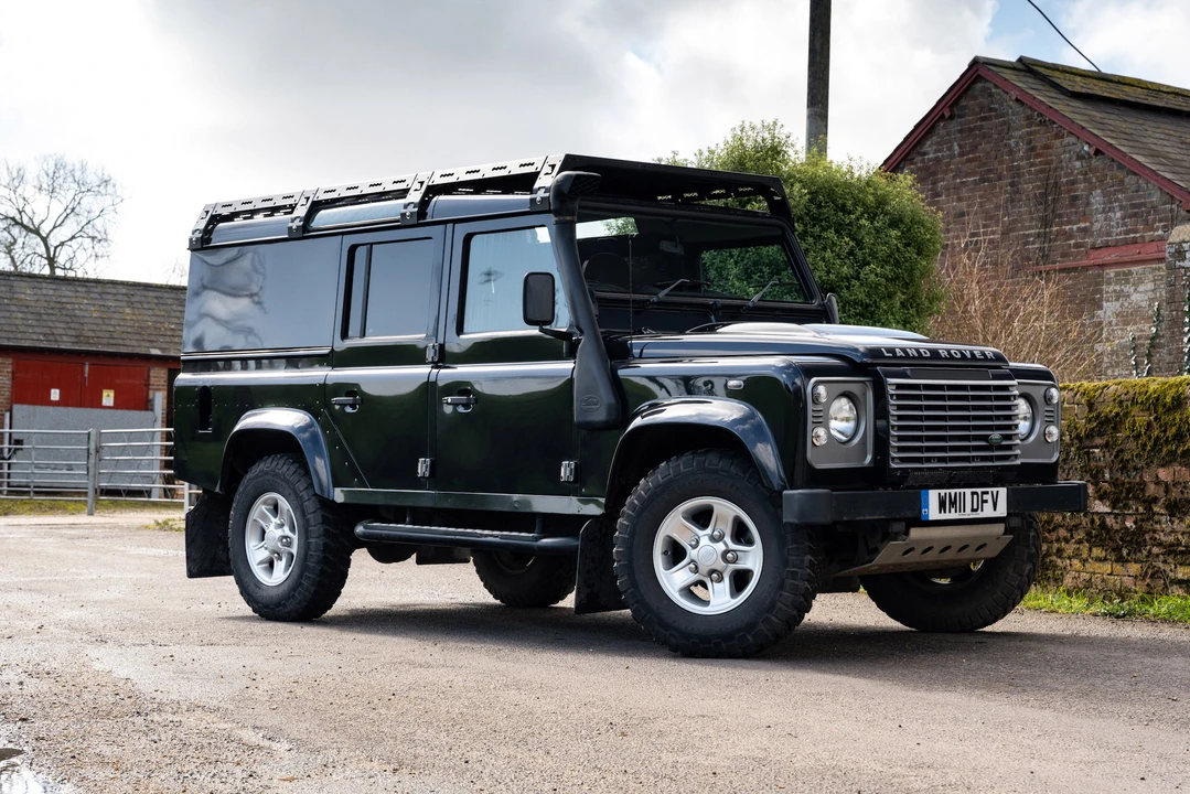 2011 Land Rover Defender 110 - Image 17 of 31