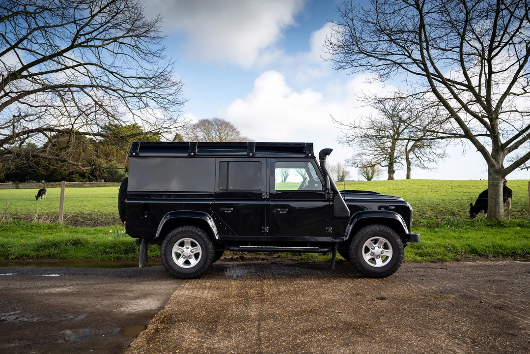 2011 Land Rover Defender 110 - Image 14 of 31