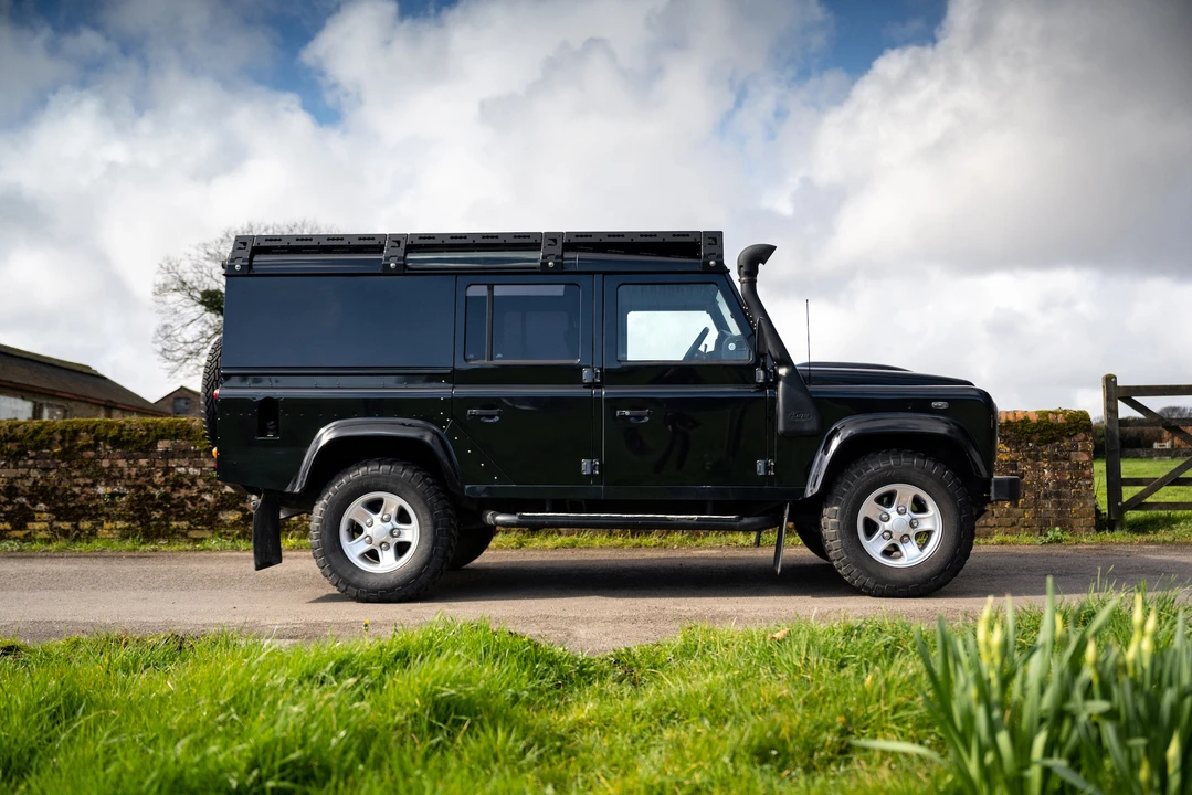 2011 Land Rover Defender 110 - Image 5 of 31