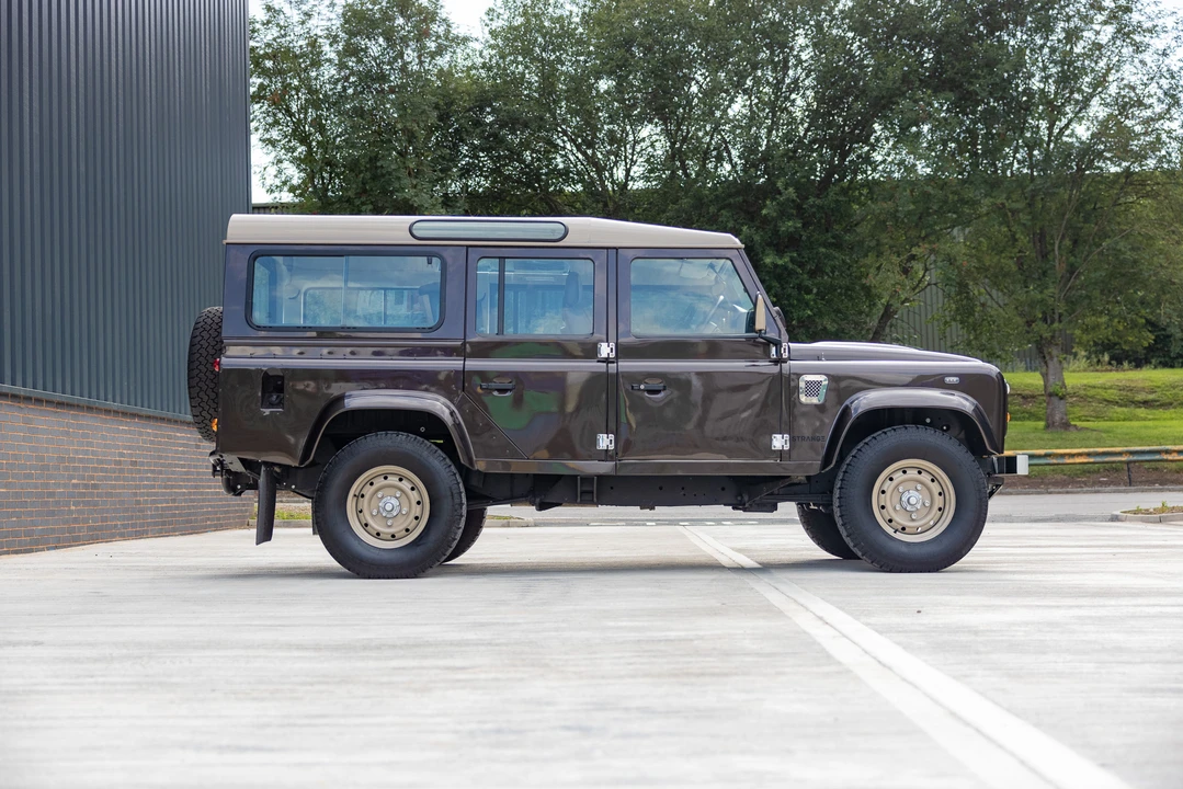 2011 Land Rover Defender 110 - Image 19 of 31